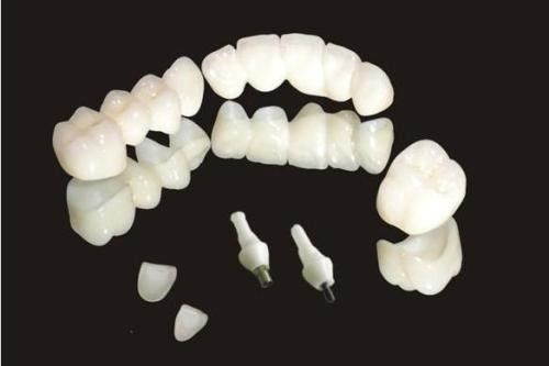 ZIRKONIUM-DIOXID-KERAMIK FÜR ZAHNHEILKUNDE